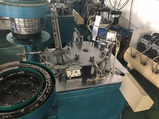 Szafa Bufor hydrauliczny Inteligentny sprzęt do montażu zawiasów 220 V.